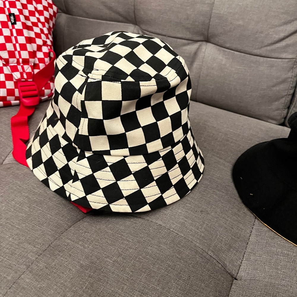 bucket hat